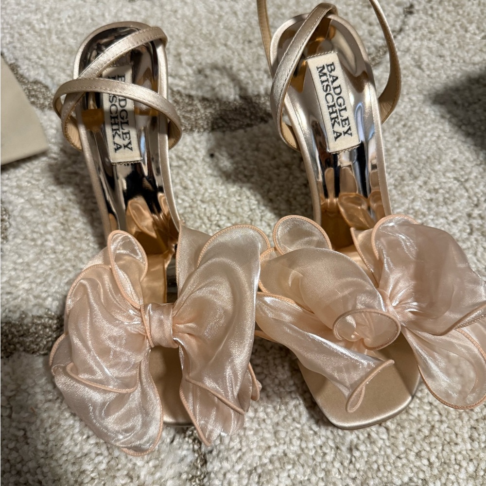 Badgley Mischka Women's Rose Gold Satin Heels